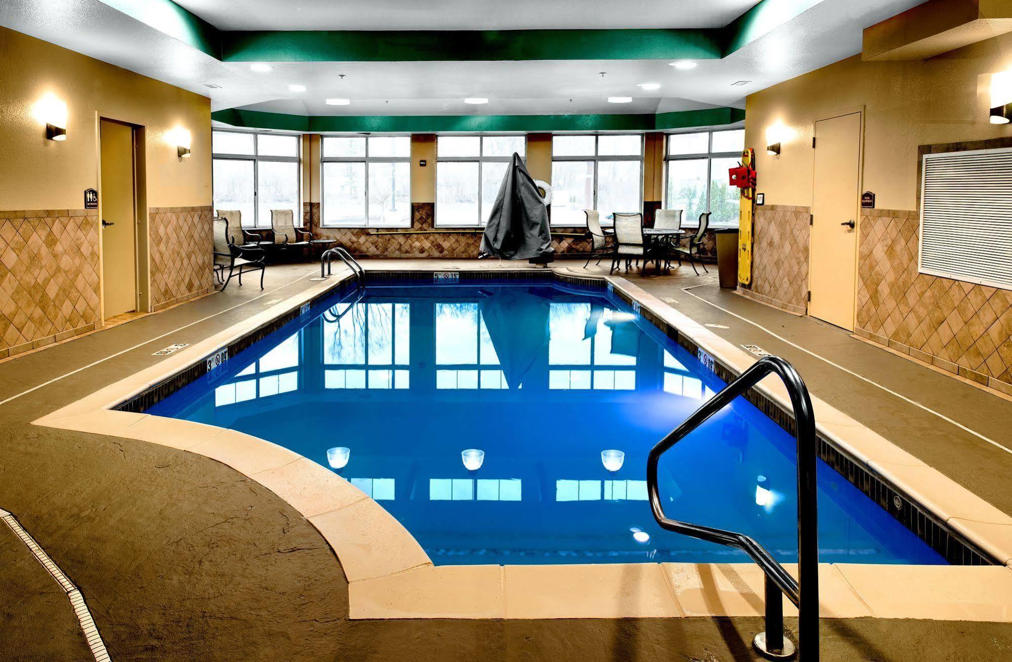 Holiday Inn Express & Suites Schererville By Ihg Exterior photo